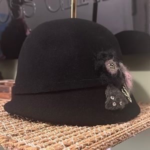 Women’s vintage cloche hat